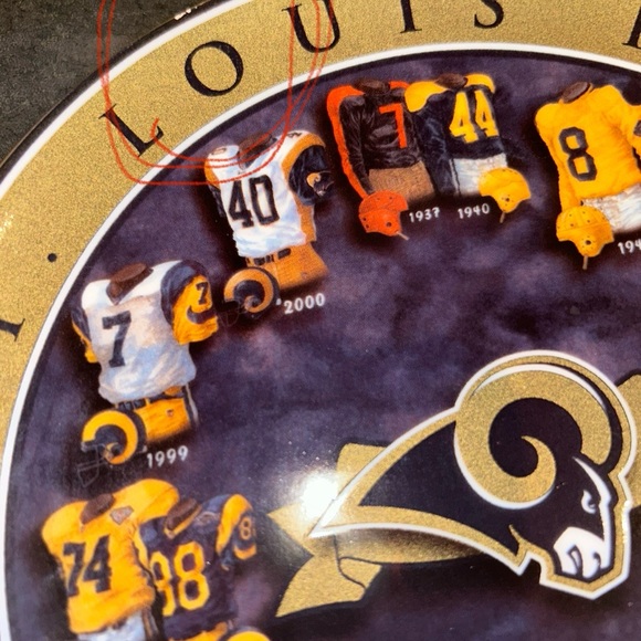 NFL St. Louis Rams THE SPIRIT OF FOOTBALL Decorative Plate Generation Of Jerseys - Picture 3 of 4